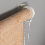 Рулонная штора «Moncada» ø38 фурнитура Белая. Ткань коллекции «Шелк» Мокка