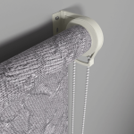 Рулонная штора «Moncada» ø38 фурнитура Белая. Ткань коллекции «Шелк» Серый