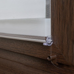 Рулонная штора «Мини День-Ночь» фурнитура Коричневая. Ткань коллекции «Саванна» Белый