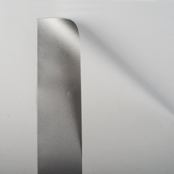 Рулонная штора «UNI 1» фурнитура Белый. Ткань коллекции «Аканта» Silver Blackout Белая 