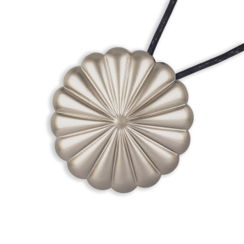 Клипса магнитная «Медуза» ø6 см усиленная на кожаном шнуре 30 см (ХМ)