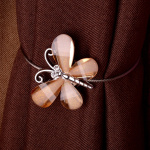 Клипса магнитная «Стрекоза» размер 7 см для легкого и среднего веса штор с тросом 38 см (Карамель)