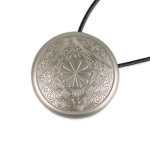 Клипса магнитная «Узор» ø6 см для легкого и среднего веса штор на кожаном шнуре 38 см (ХМ)