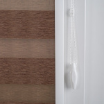 Рулонная штора «UNI 2 День-Ночь» фурнитура Белая. Ткань коллекции «Саванна» Корица