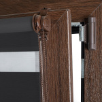 Рулонная штора «Мини День-Ночь» фурнитура Коричневая. Ткань коллекции «Саванна» Черный